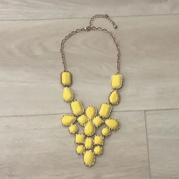 Yellow stone statement necklace - Picture 3 of 4